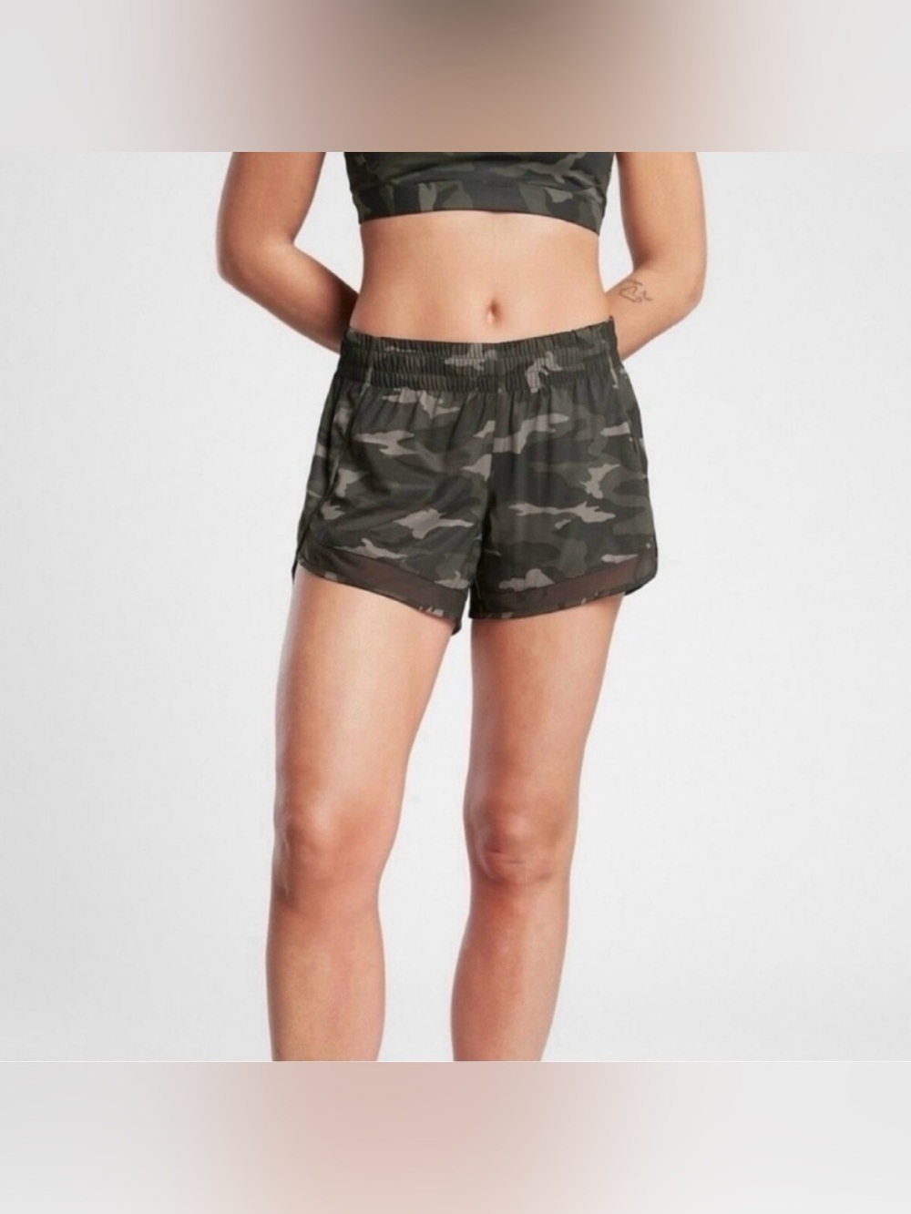 athleta mesh racer run shorts 4" camo size extra small